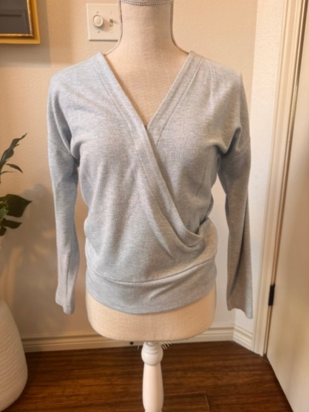 White House Black Market Light Blue Sweater - Womens Small Petite